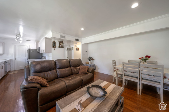 Photo 5 for MLS #2103019 at 618 N Oakley St #B206