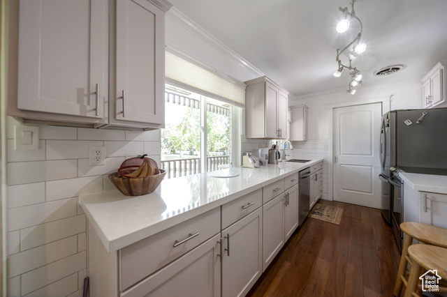 Photo 8 for MLS #2103019 at 618 N Oakley St #B206