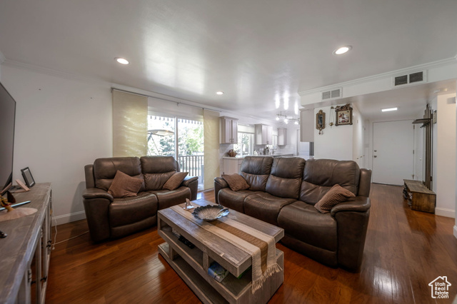 Photo 4 for MLS #2103019 at 618 N Oakley St #B206