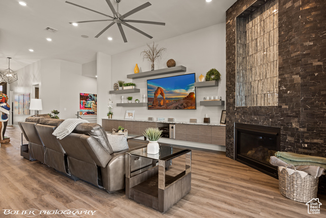 Photo 12 for MLS #2103028 at 728 W Sir Monte Dr