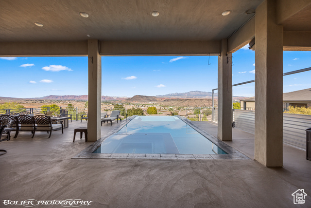 Photo 3 for MLS #2103028 at 728 W Sir Monte Dr