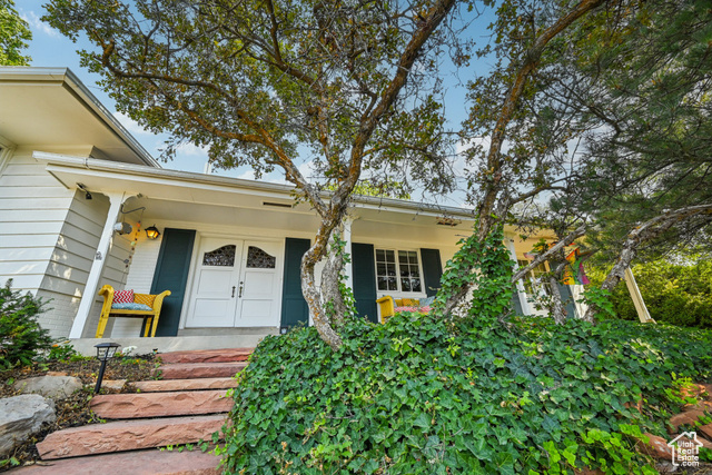 Photo 3 for MLS #2103033 at 4521 S Bruce
