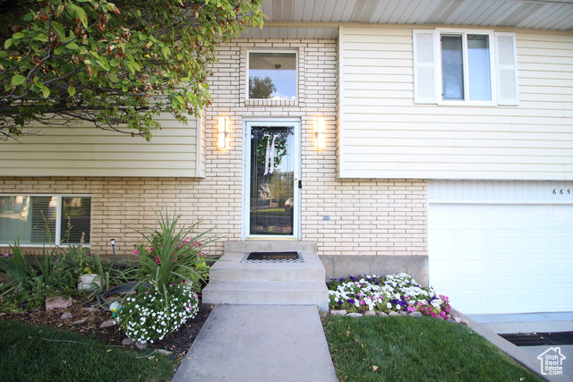 Photo 4 for MLS #2103034 at 665 E Bristlecone Ln