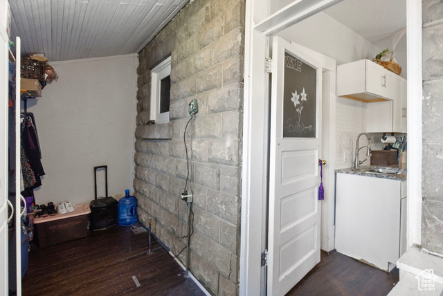 Photo 13 for MLS #2103054 at 325 34th St