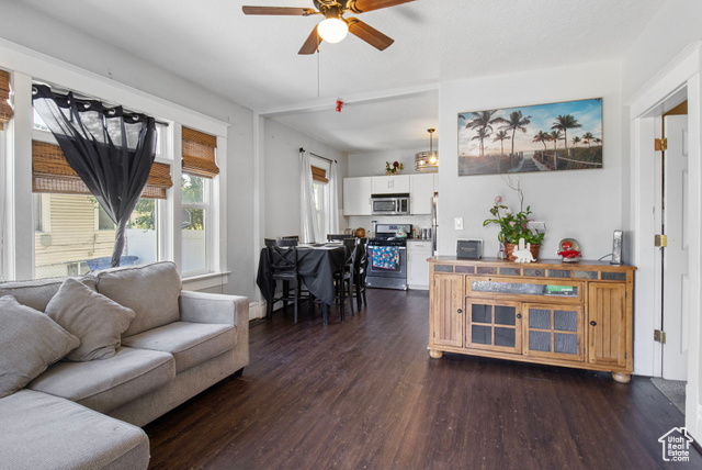 Photo 3 for MLS #2103054 at 325 34th St