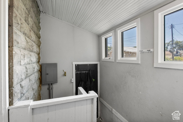 Photo 14 for MLS #2103054 at 325 34th St