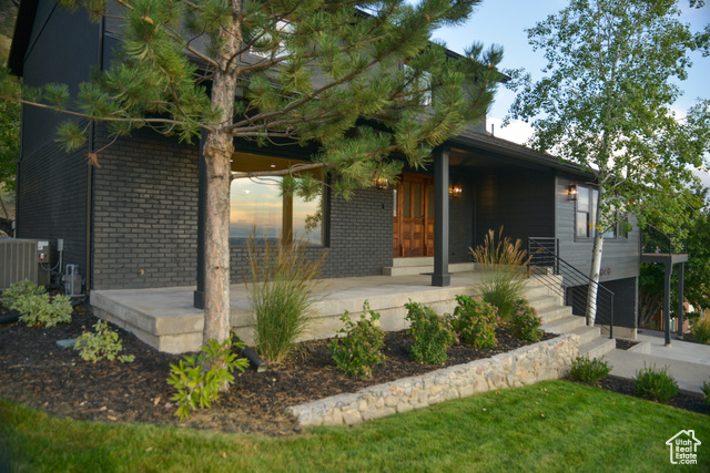 Photo 4 for MLS #2103127 at 1040 N Oakmont Ln