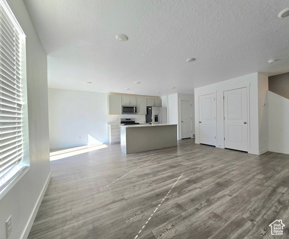 Photo 8 for MLS #2103128 at 37 N Wayne Way