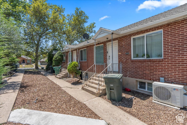 Photo 3 for MLS #2103186 at 660 28th St