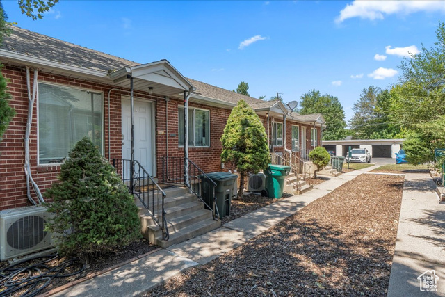 Photo 2 for MLS #2103186 at 660 28th St