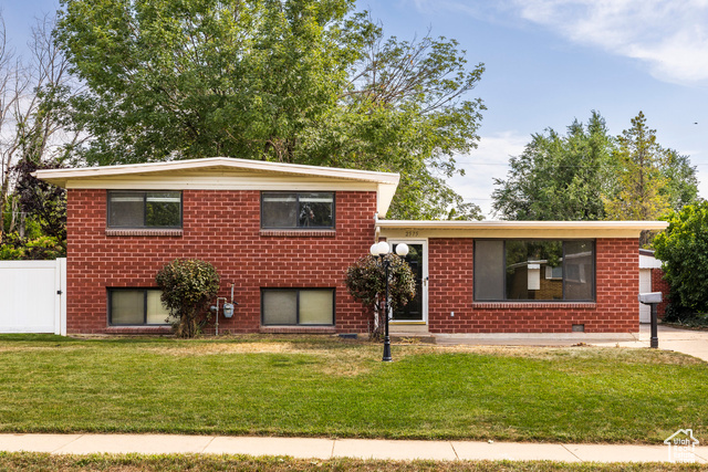 2575 W 5700 S, Roy UT 84067