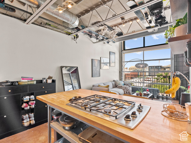 Photo 3 for MLS #2103368 at 360 W Broadway #619