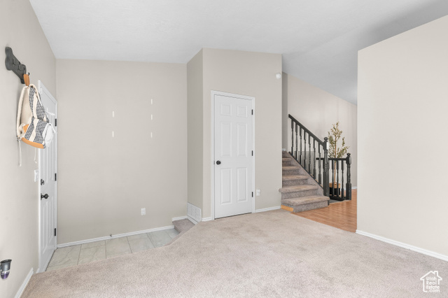 Photo 4 for MLS #2103414 at 889 S Clover Cir