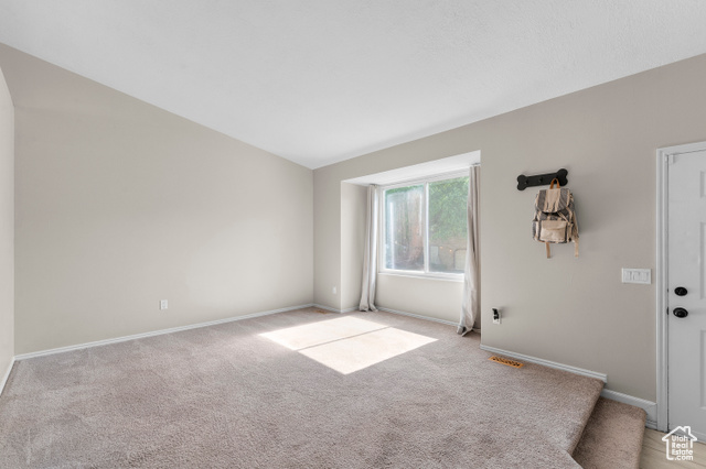 Photo 5 for MLS #2103414 at 889 S Clover Cir