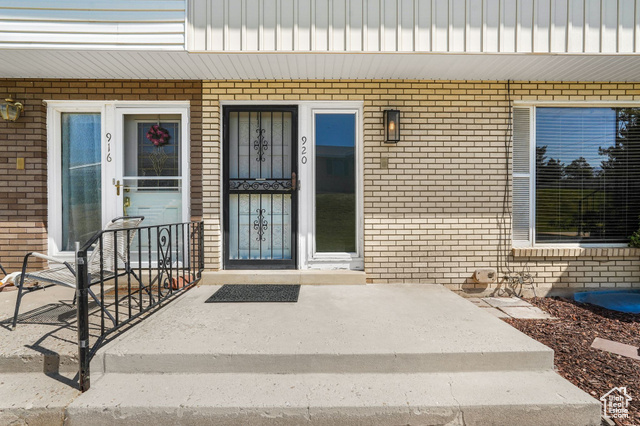 Photo 2 for MLS #2103421 at 920 E 4050 South