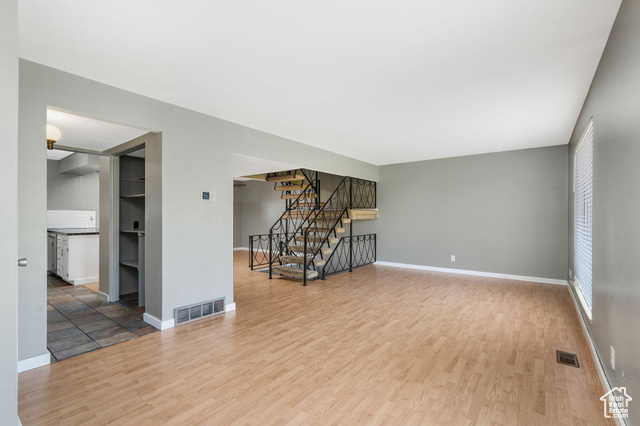 Photo 3 for MLS #2103421 at 920 E 4050 South