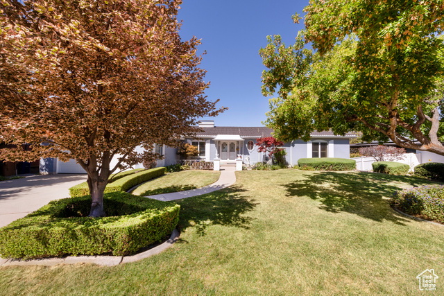 Photo 6 for MLS #2103438 at 1110 S Oak Hills Way