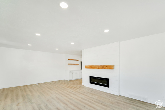 Photo 10 for MLS #2103440 at 878 E Elgin Ave