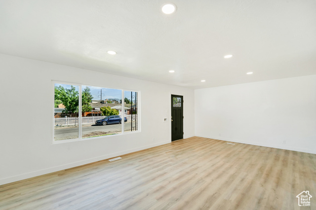Photo 8 for MLS #2103440 at 878 E Elgin Ave