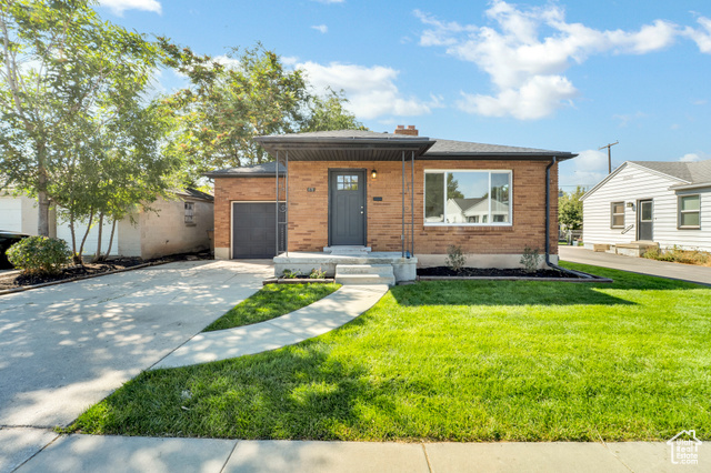 MLS #2103440 - 878 E Elgin Ave