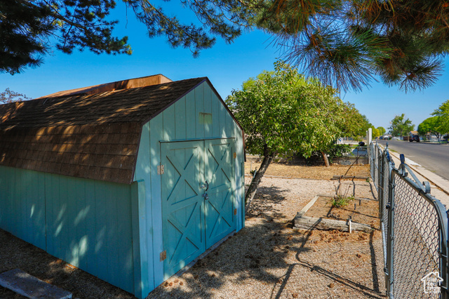 Photo 9 for MLS #2103454 at 744 Van Dyke Way