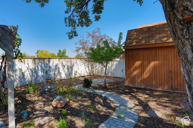 Photo 5 for MLS #2103454 at 744 Van Dyke Way