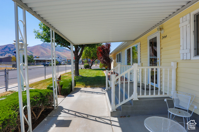 Photo 4 for MLS #2103454 at 744 Van Dyke Way