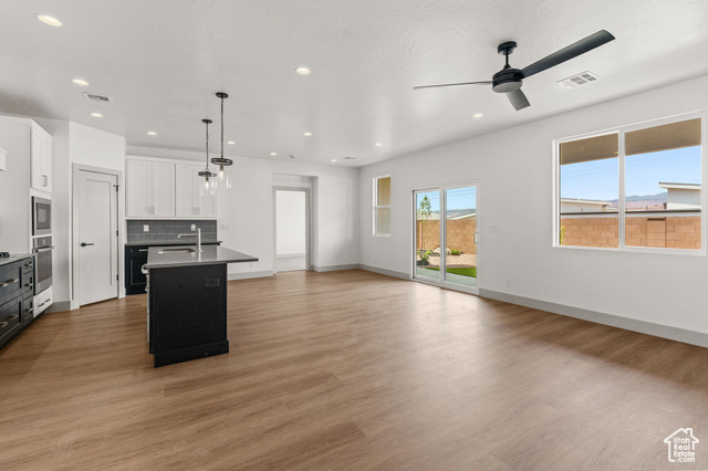 Photo 10 for MLS #2103497 at 1033 E Coyote Crest Dr