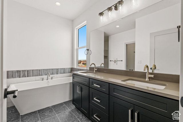 Photo 15 for MLS #2103497 at 1033 E Coyote Crest Dr