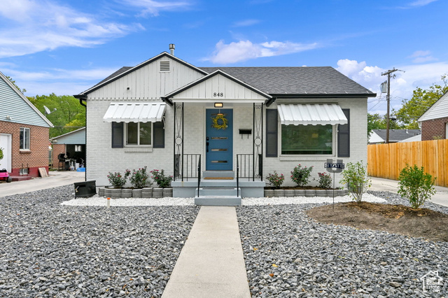 Photo 4 for MLS #2103523 at 848 N Poinsettia Dr