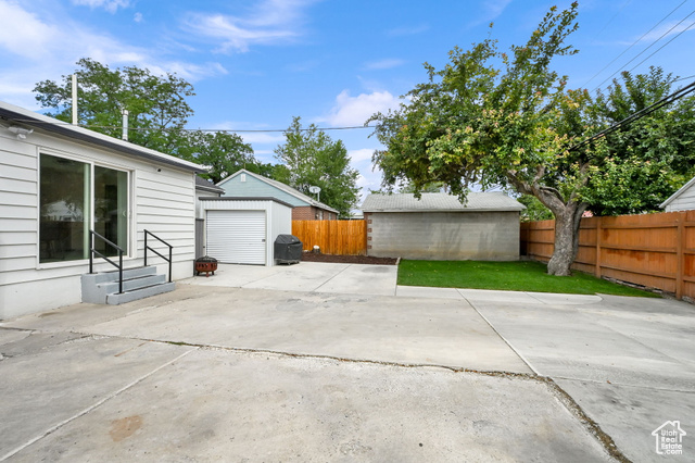 Photo 26 for MLS #2103523 at 848 N Poinsettia Dr