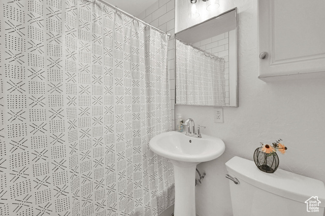 Photo 14 for MLS #2103523 at 848 N Poinsettia Dr