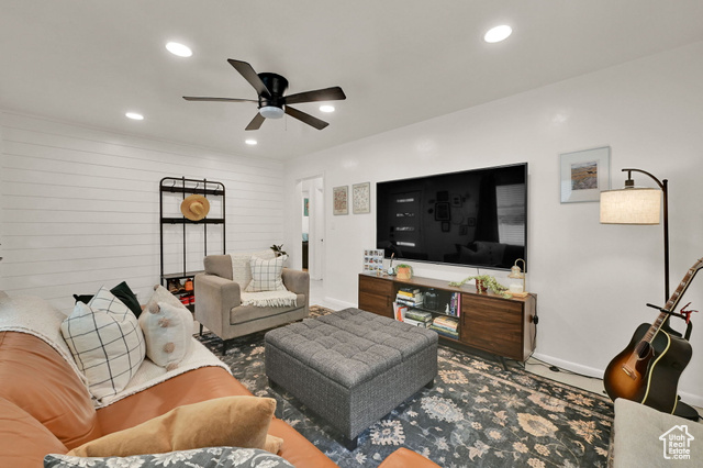 Photo 7 for MLS #2103523 at 848 N Poinsettia Dr