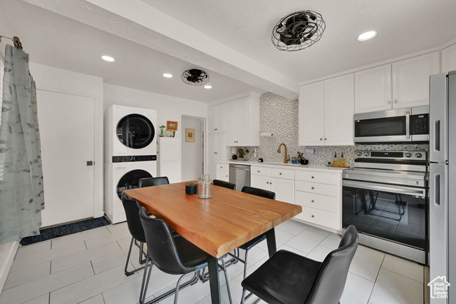 Photo 12 for MLS #2103523 at 848 N Poinsettia Dr