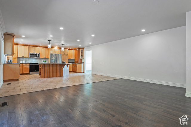 Photo 10 for MLS #2103610 at 932 N Northridge