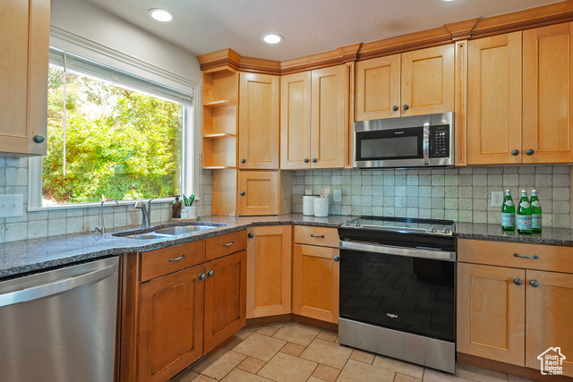 Photo 13 for MLS #2103610 at 932 N Northridge