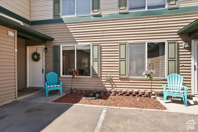 MLS #2103642 - 699 N Grammercy Ave