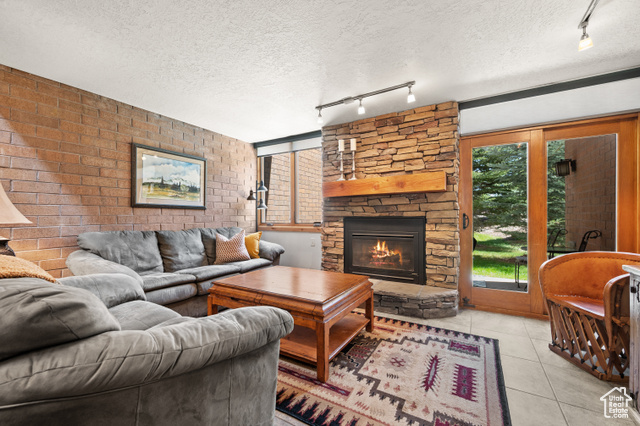 Photo 3 for MLS #2103666 at 1792 Captain Molly Dr #298