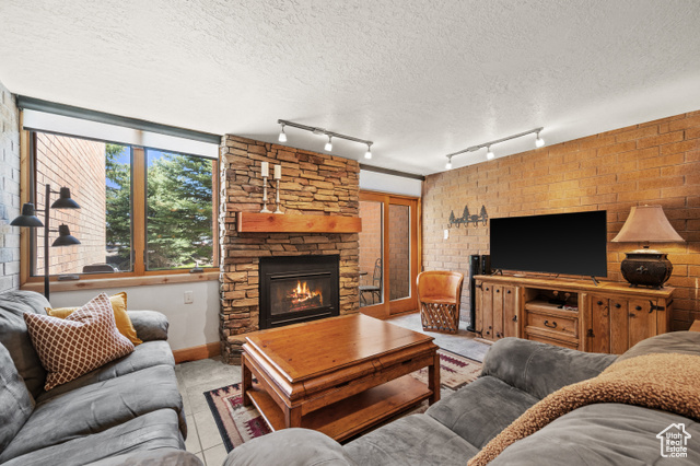 Photo 2 for MLS #2103666 at 1792 Captain Molly Dr #298