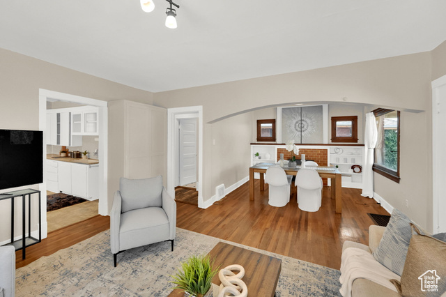 Photo 5 for MLS #2103713 at 352 E Garfield Ave
