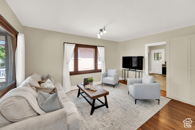 Photo 7 for MLS #2103713 at 352 E Garfield Ave