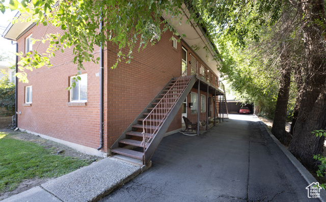 Photo 2 for MLS #2103717 at 938 E Lowell Ave