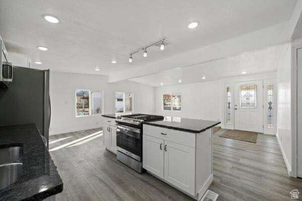 Photo 11 for MLS #2103736 at 758 E 3rd St