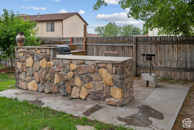 Photo 17 for MLS #2103904 at 3305 W Kingsbrook Ave