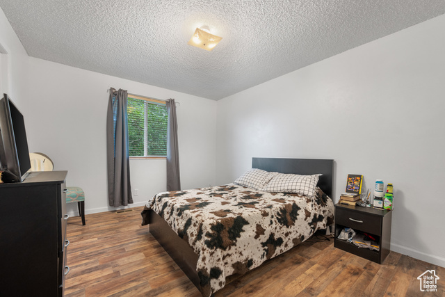 Photo 12 for MLS #2103904 at 3305 W Kingsbrook Ave