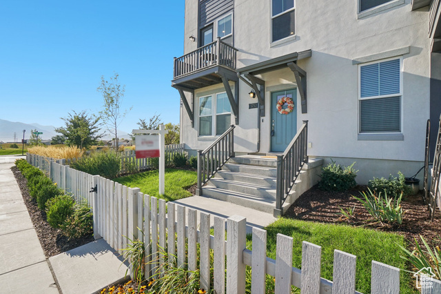 Photo 2 for MLS #2103961 at 5753 W Lake Ave