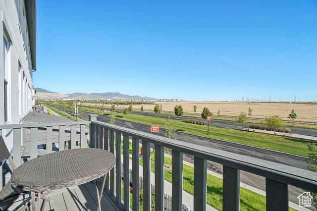 Photo 22 for MLS #2103961 at 5753 W Lake Ave