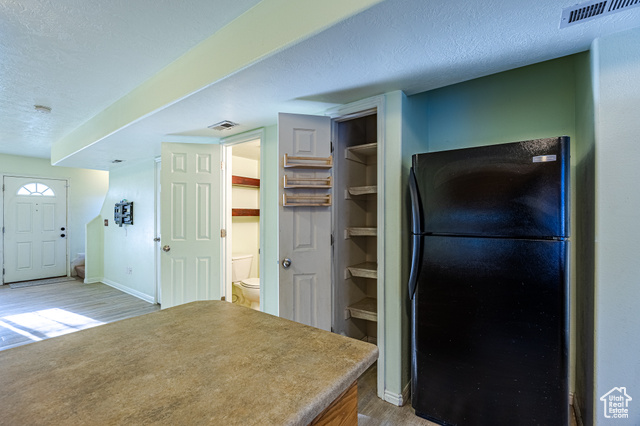 Photo 10 for MLS #2104263 at 475 N Redwood Rd #49