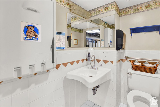 Photo 17 for MLS #2104271 at 2408 Van Buren Ave