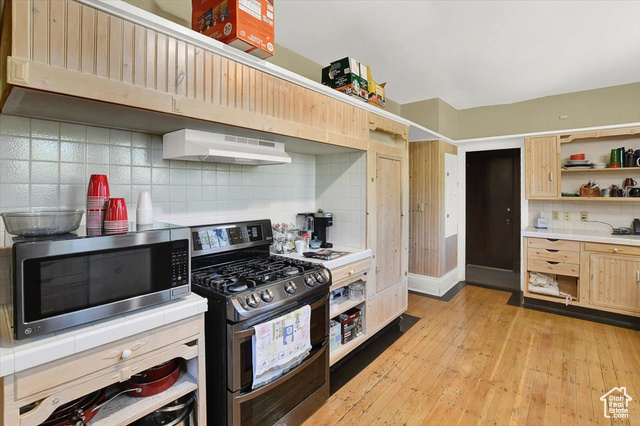 Photo 16 for MLS #2104271 at 2408 Van Buren Ave